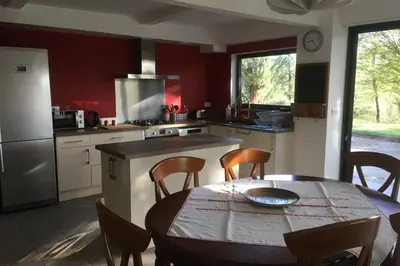Cuisine ou kitchenette dans l'établissement Gîte calme et spacieux pour amoureux de la nature