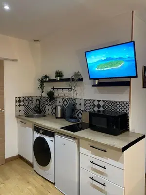 Cuisine ou kitchenette dans l'établissement Velours & Balnéo