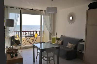 Coin salon dans l'établissement Studio Front de Mer