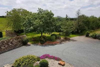 Jardin de l'établissement La Commanderie Grand Gite 10kms 