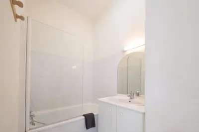 Salle de bains dans l'établissement nid douillet 4places 2lits cœur de ville logement Hote-Zen wifi