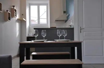 Cuisine ou kitchenette dans l'établissement nid douillet 4places 2lits cœur de ville logement Hote-Zen wifi