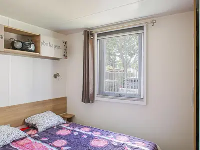 Un ou plusieurs lits dans un hébergement de l'établissement Mobile Home in Saint-Jean near Beach & Pool