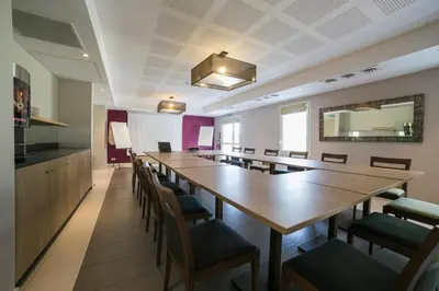 Espace de conférence ou salle de réunion dans l'établissement Hôtel de la Louée