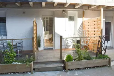 Balcon ou terrasse dans l'établissement Gîte urbain ancienne écurie au centre ville et PARKING