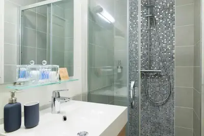Salle de bains dans l'établissement Gîte urbain ancienne écurie au centre ville et PARKING