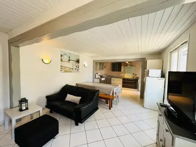 Cuisine ou kitchenette dans l'établissement Maison familiale du Devallon
