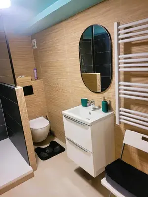Salle de bains dans l'établissement Le Rocher de Bel Air -40m2 -Chaleureux 3 étoiles