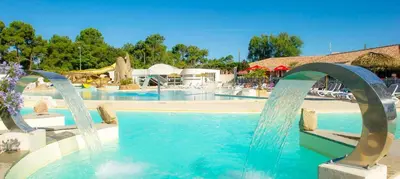 Piscine de l'établissement Mobile Homes by KelAir at Camping La Yole ou située à proximité