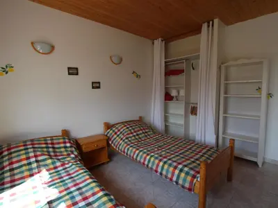 Un ou plusieurs lits dans un hébergement de l'établissement Maison indépendante avec jardin et BBQ, 3 chambres, proche des oiseaux du Marais - FR-1-426-95
