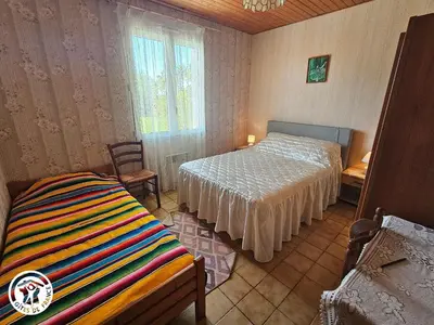 Un ou plusieurs lits dans un hébergement de l'établissement Gîte familial avec jardin privé et barbecue près de La Barre-de-Monts - FR-1-426-104