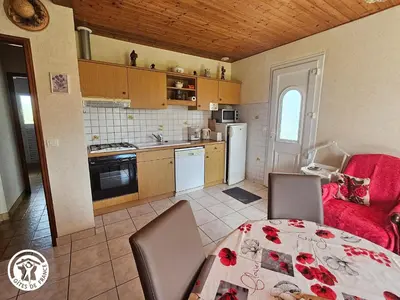 Cuisine ou kitchenette dans l'établissement Gîte familial avec jardin privé et barbecue près de La Barre-de-Monts - FR-1-426-104