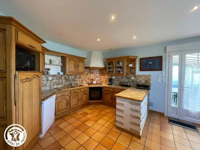 Cuisine ou kitchenette dans l'établissement Maison récente avec jardin, 4 chambres, proche mer et commerces à Bouin - FR-1-426-129
