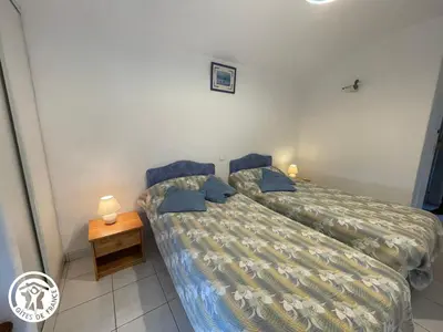Un ou plusieurs lits dans un hébergement de l'établissement Charmante grange rénovée avec grand terrain, Wi-Fi, barbecue, proche ferme et nature - FR-1-426-131