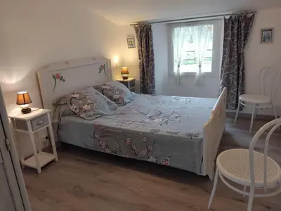 Un ou plusieurs lits dans un hébergement de l'établissement Gîte authentique avec terrasse, jardin clos et wifi à La Garnache - FR-1-426-140