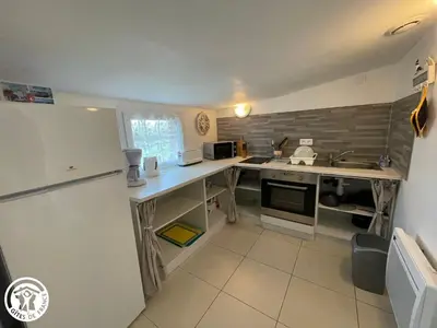 Cuisine ou kitchenette dans l'établissement Gîte authentique avec terrasse, jardin clos et wifi à La Garnache - FR-1-426-140