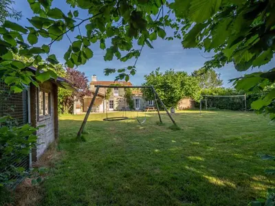 Jardin de l'établissement Maison de ferme rénovée avec cheminée, terrasse et jardin clos - à 800m du bourg de Froidfond - FR-1-426-149
