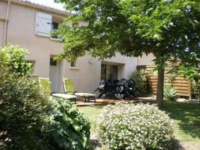Jardin de l'établissement Charmante maison ancienne rénovée avec jardin privé, 5 couchages - FR-1-426-171