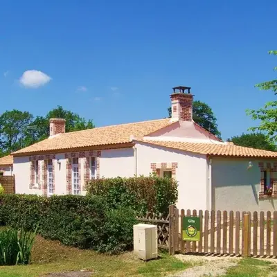 Gîte traditionnel rénové avec jardin clos et Wi-Fi