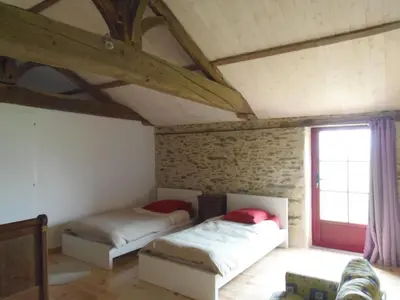 Un ou plusieurs lits dans un hébergement de l'établissement Charmant gîte familial avec jardin privé et wifi à Falleron - FR-1-426-458