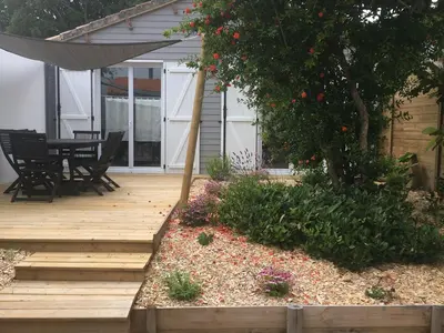 Jardin de l'établissement Maison Traditionnelle Rénovée, Proche Plage, Barbâtre - Terrasse, Wifi, Confort Modern - FR-1-426-371
