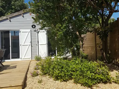Jardin de l'établissement Maison Traditionnelle Rénovée, Proche Plage, Barbâtre - Terrasse, Wifi, Confort Modern - FR-1-426-371