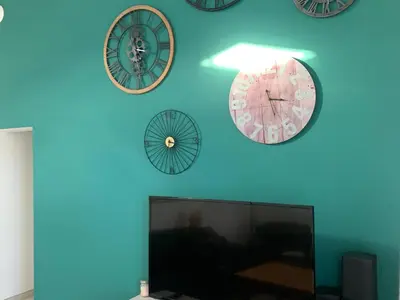 Télévision ou salle de divertissement dans l'établissement Maison Traditionnelle Rénovée, Proche Plage, Barbâtre - Terrasse, Wifi, Confort Modern - FR-1-426-371