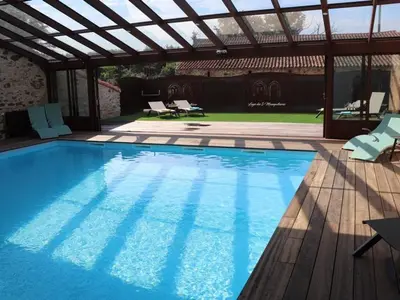 Piscine de l'établissement Logis de caractère 18ème siècle, 10 personnes - FR-1-426-428 ou située à proximité
