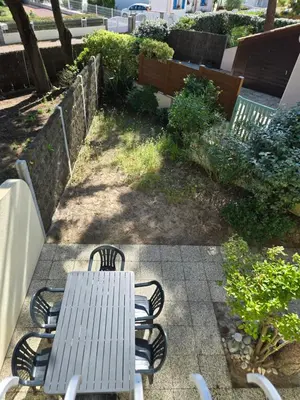 Jardin de l'établissement Maison forêt et piscine, les Mas de Vertmarines