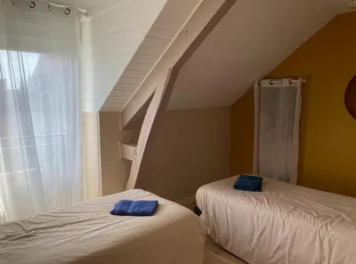 Un ou plusieurs lits dans un hébergement de l'établissement Maison Chiche 4 chambres indépendantes salon cuisine commune