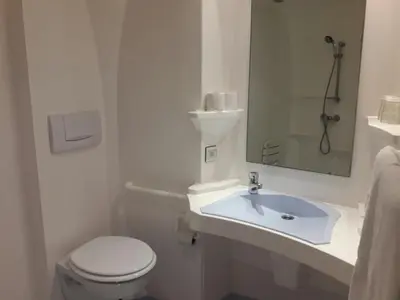 Salle de bains dans l'établissement HSA - Le Relax