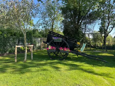 Aire de jeux pour enfants de l'établissement Gîte accessible PMR avec jardin clos, terrasses et proche Vélo Rail à Commequiers - FR-1-426-465