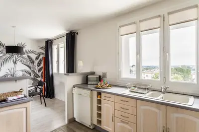 Cuisine ou kitchenette dans l'établissement Blanche de Castille- Rond point de Paris