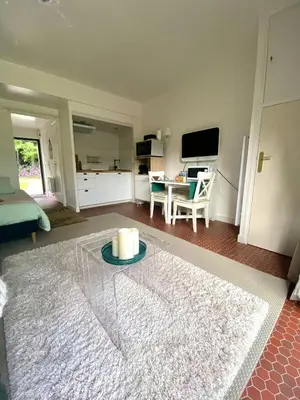 Télévision ou salle de divertissement dans l'établissement Cottage au sein du 