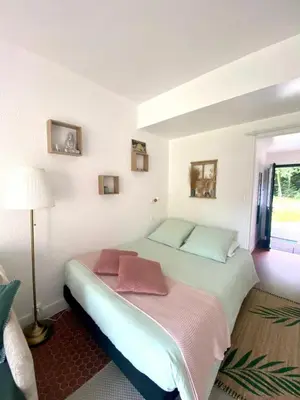 Un ou plusieurs lits dans un hébergement de l'établissement Cottage au sein du 