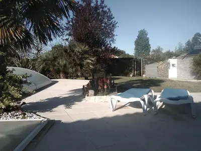 Jardin de l'établissement l'Eden naturiste écureuil