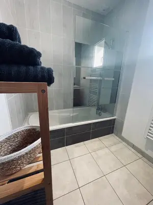 Salle de bains dans l'établissement Maison en pierres au calme près d'Ancenis