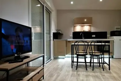 Cuisine ou kitchenette dans l'établissement Petite maison au calme tout confort