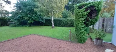 Jardin de l'établissement Petite maison au calme tout confort