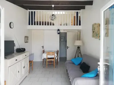 Télévision ou salle de divertissement dans l'établissement Maison à 100 m de la plage à St Hilaire de Riez