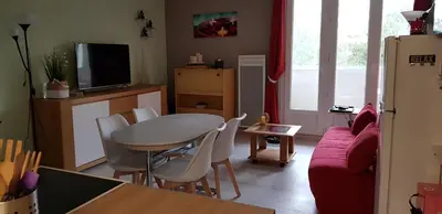 Télévision ou salle de divertissement dans l'établissement Appartement 3 étoiles - 1 chambre Les Becs