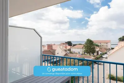 Balcon ou terrasse dans l'établissement L'Amiral -500m Plage des Carrés- Parking