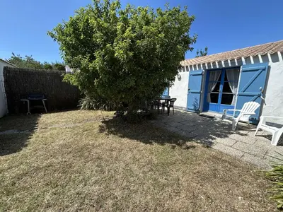 Jardin de l'établissement Maison avec Jardin, à 300m de la Plage, 2 Chambres, 4 Couchages, Terrasse et Barbecue - FR-1-224B-158