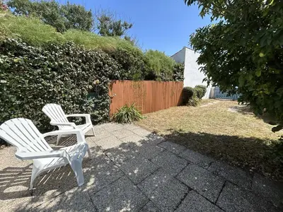 Jardin de l'établissement Maison avec Jardin, à 300m de la Plage, 2 Chambres, 4 Couchages, Terrasse et Barbecue - FR-1-224B-158