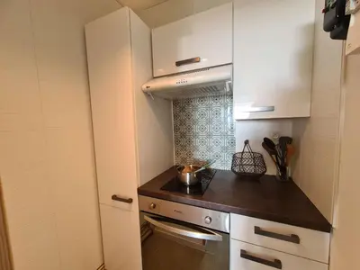 Cuisine ou kitchenette dans l'établissement Appartement cosy 4 pers, proche plage et commerces, balcon, parking privé - Saint-Hilaire-de-Riez - FR-1-224C-149