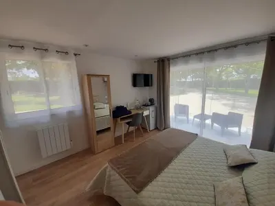 Télévision ou salle de divertissement dans l'établissement LA COTTINIERE