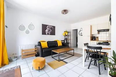 Cuisine ou kitchenette dans l'établissement T2 au calme - Rond Point de Vannes