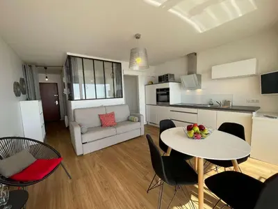 Cuisine ou kitchenette dans l'établissement Grand studio cabine 4 pers, balcon, rénové, proche océan, Saint-Hilaire-de-Riez - FR-1-224C-160