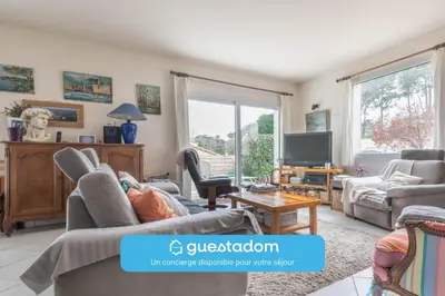 Télévision ou salle de divertissement dans l'établissement La Marée - 750m plage Noëveillard - Wifi