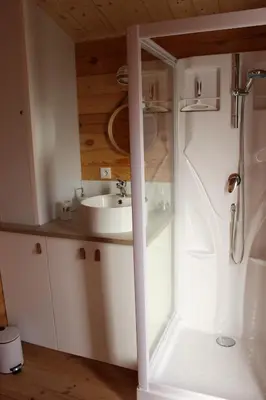 Salle de bains dans l'établissement CHALET ESPRIT ZEN et NATURE AVEC SPA